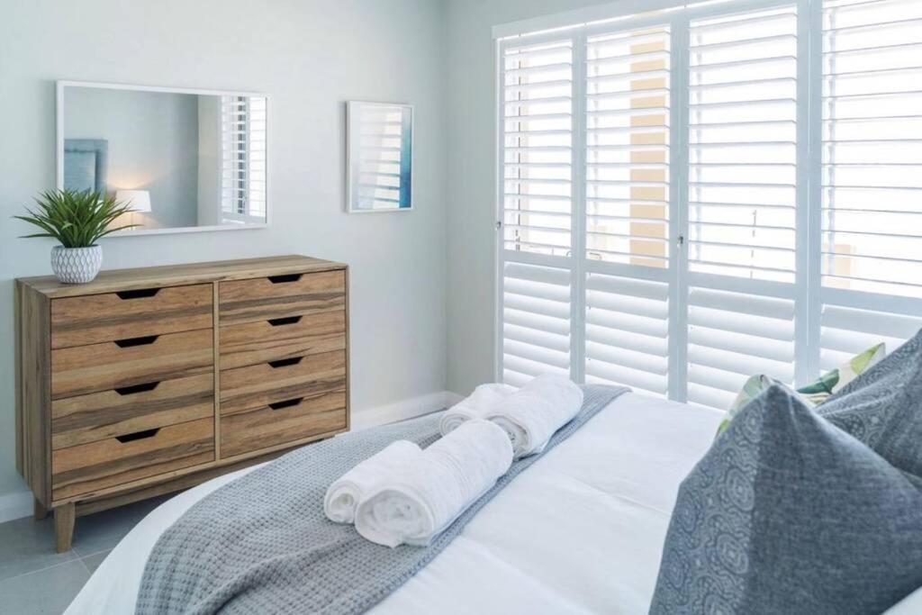 Waterfront Getaway, 2 Bedroom Seaside Bliss ウムドロティ エクステリア 写真