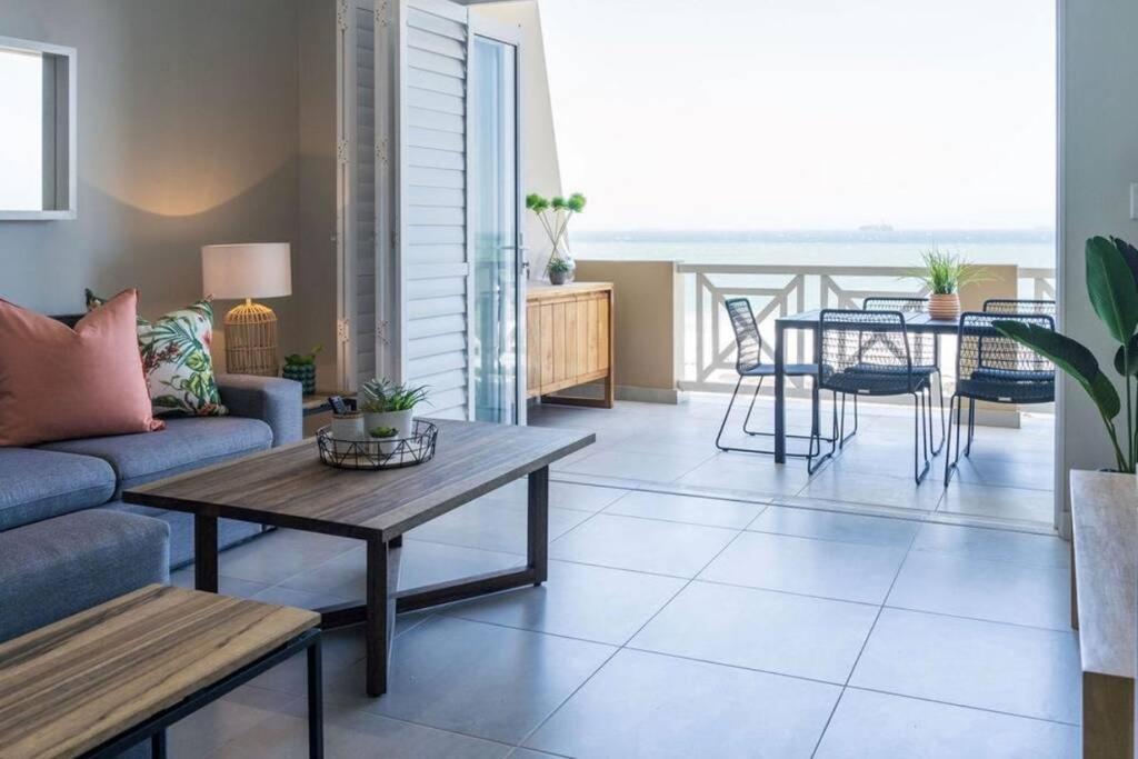 Waterfront Getaway, 2 Bedroom Seaside Bliss ウムドロティ エクステリア 写真